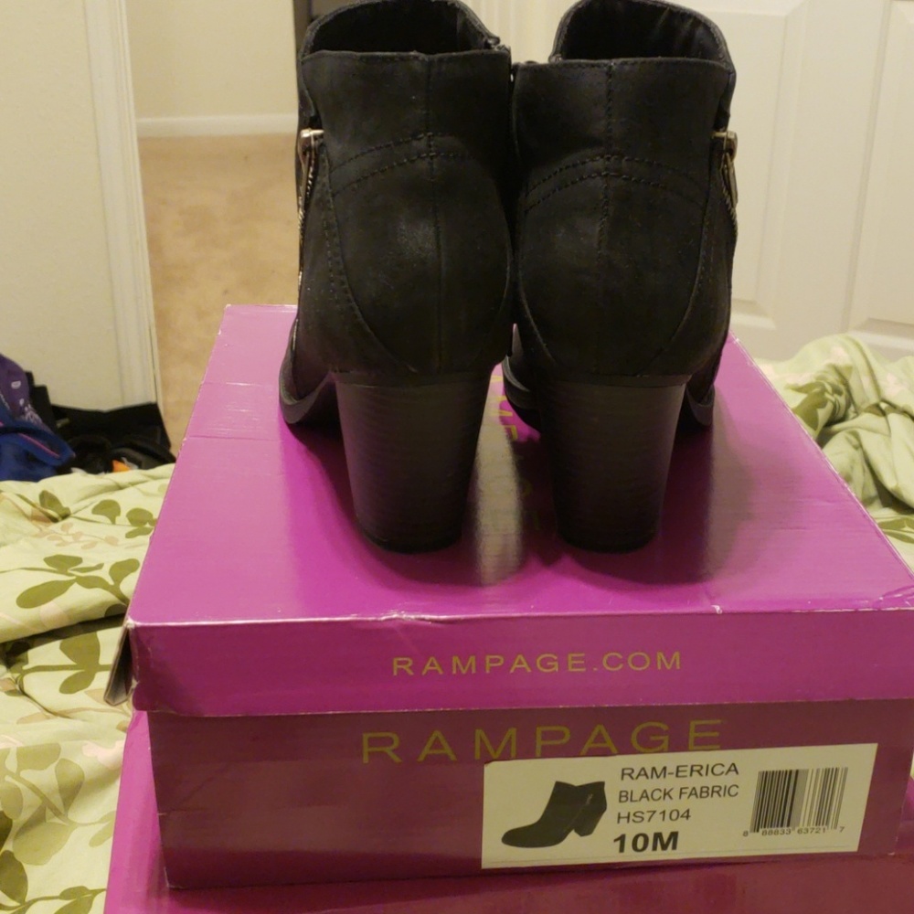 Shoes - Picture 2 of 5